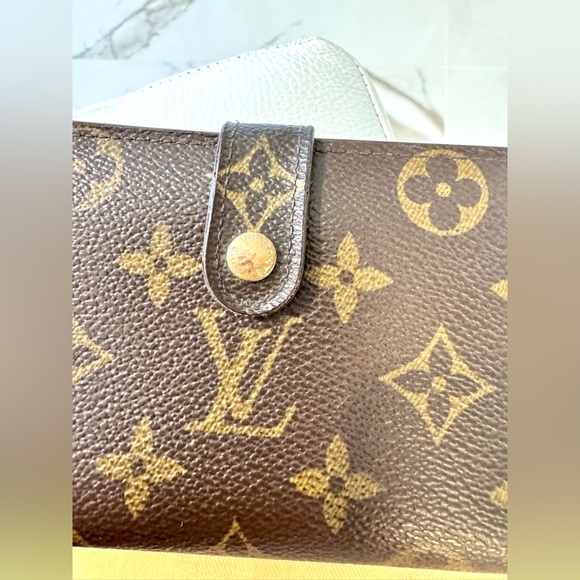 Louis Vuitton Wallet - Picture 2 of 13
